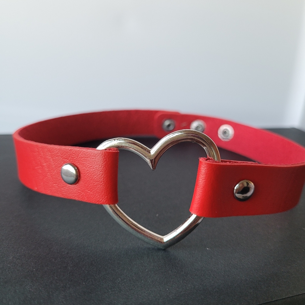Heart choker necklace red